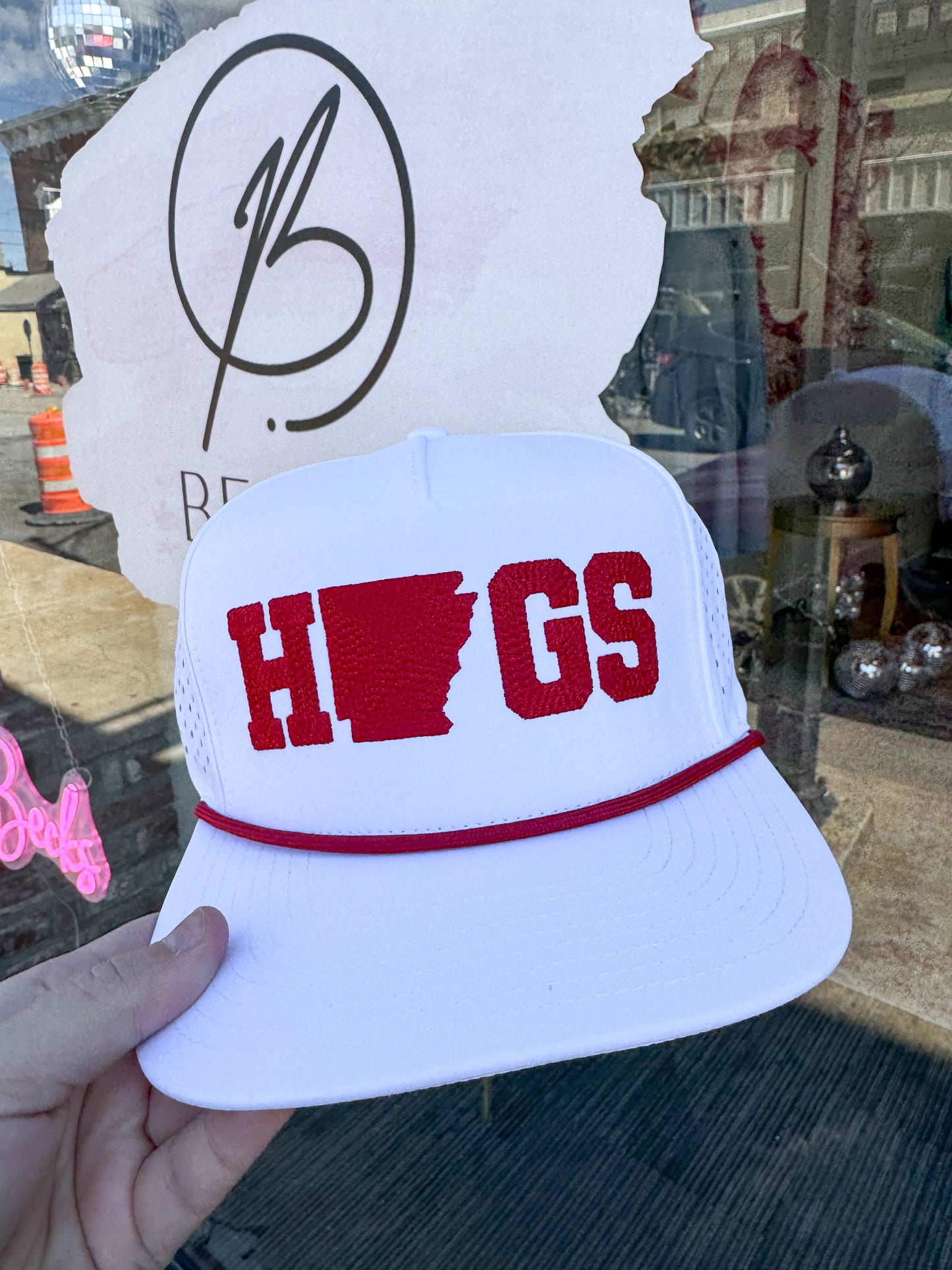 Hogs White/Red Hat